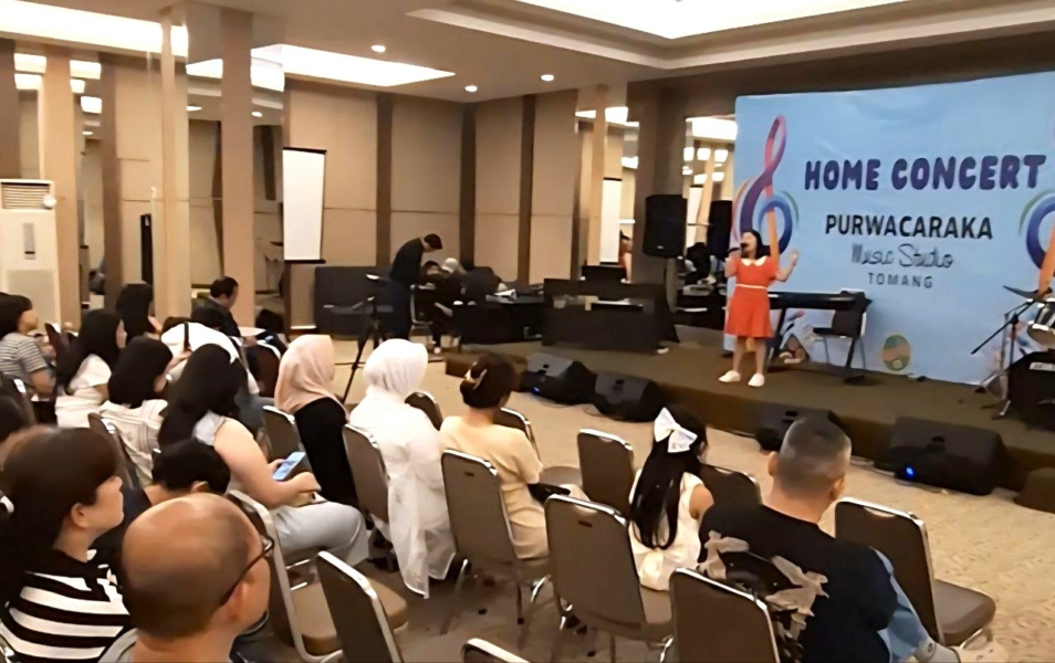 Purwacaraka Music Studio Home Concert at AKR Gallery West Residence